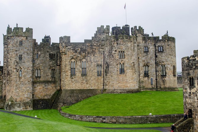 From Edinburgh: 1-day Outlander Tour - attractions included - Price and what your money buys on this day tour