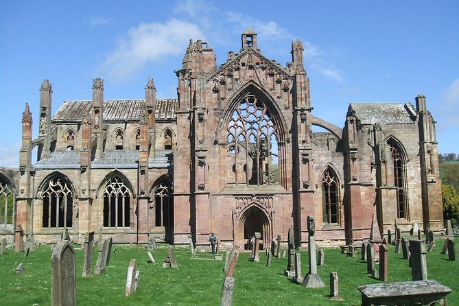 From Edinburgh: 1-day Outlander Tour - attractions included - Melrose Abbey and the border story turn into England