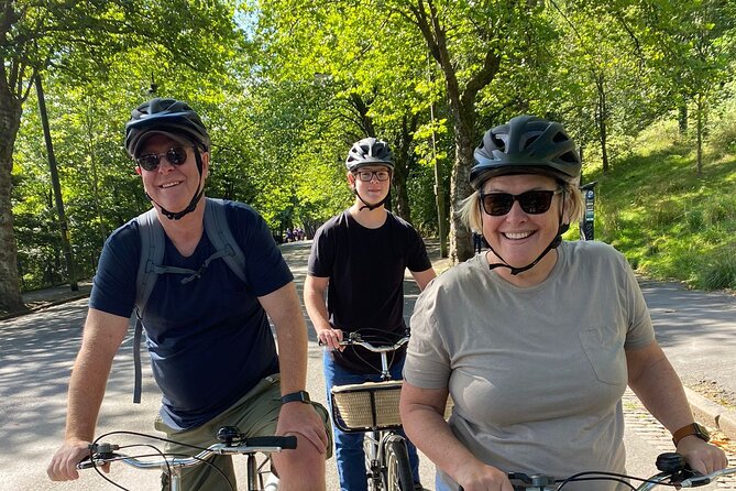 Glasgow Highlights Bike or Ebike Tour - Kelvingrove Museum exterior: the best kind of “preview”