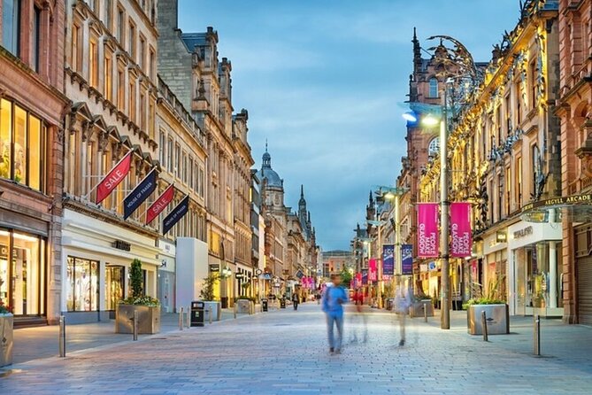 Glasgow Must-See Attractions Walking Tour with A Guide - George Square to get your bearings fast