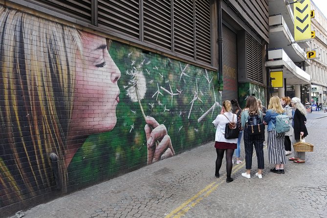 Glasgow Street Art Daily Walking Tour: 2pm - Why Glasgow street art looks better when you know the story