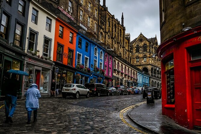 Guided 60-Minute Photography and sightseeing Tour in Edinburgh - Stop 1: Edinburgh Castle, framing tricks with a free classic subject