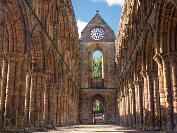 Hadrian's Wall & The Borders Tour from Edinburgh Incl. Admission - Jedburgh Abbey and Mary Queen of Scots country: the soft start