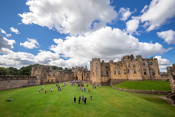 Harry Potter's Alnwick Castle and Scottish Borders Day Trip - Coldstream in 30 Minutes: A Fast Look at the Guards and the Town