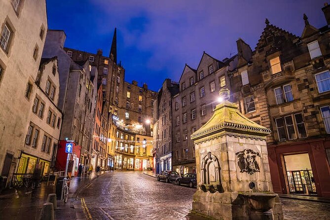 Harry Potter Tour & Edinburgh Castle Visit - Edinburgh Old Town Streets, Then the Spooky Power of Greyfriars