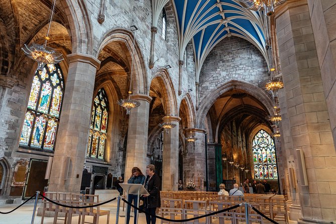 Highlights & Hidden Gems With Locals: Best of Edinburgh Private Tour - Grassmarket: from grim past to pub-filled present