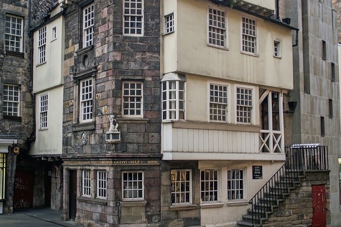 Historic Edinburgh and Rosslyn Chapel Full-Day Private Tour in a Premium Minivan - Old Town Medieval Life, the Closes, and the Royal Mile Setup