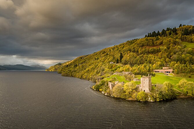 Inverness Castle, Clava, Culloden Battlefield and Loch Ness - Great Glen Distillery gin tasting: a fun finale with a seasonal catch