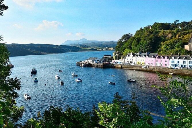 Isle oF SkyeTour.PORTREE,OLD MAN STORR,KILT ROCK.FROM INVERNESS - Loch Ness Centre and Urquhart Castle ruins: the classic start