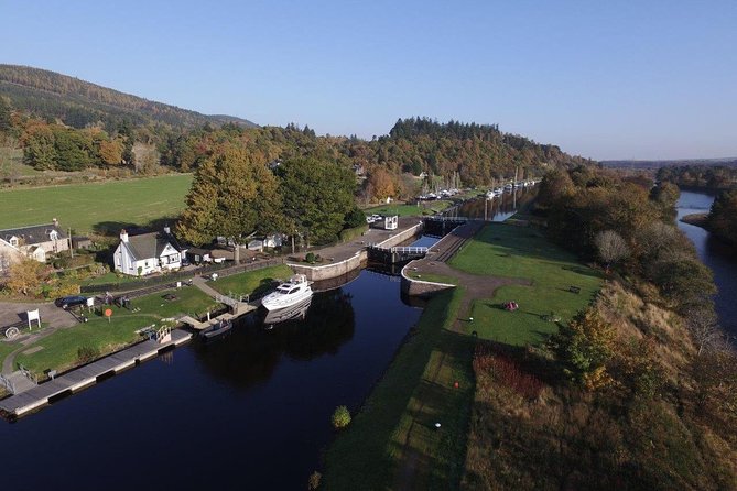 Legendary Loch Ness and Urquhart Castle Tour - Dochgarroch Boat Locks and the Carrot-Fed Highlands Moment