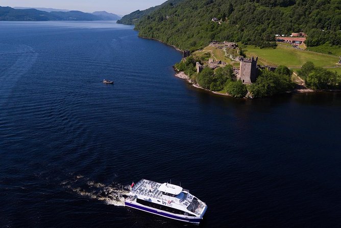 Loch Ness and Caledonian Canal 2-Hour Cruise from Dochgarroch - Getting to Dochgarroch Lock, then settling in fast