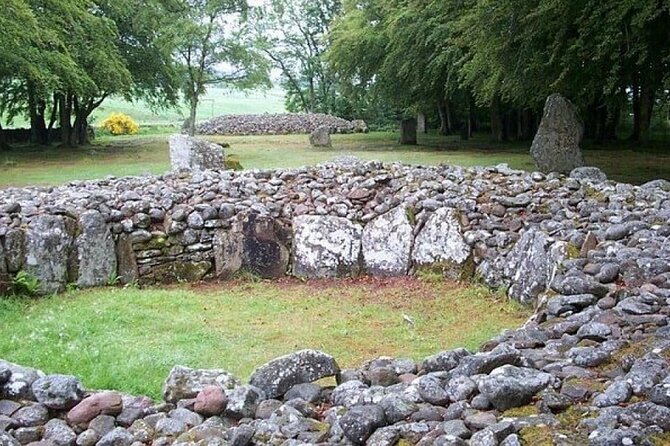 Loch Ness , Outlander , Inverness Castle , Clava and Culloden - Stop 4 in Inverness: Old High Church history, then Inverness Castle for lunch and exhibits