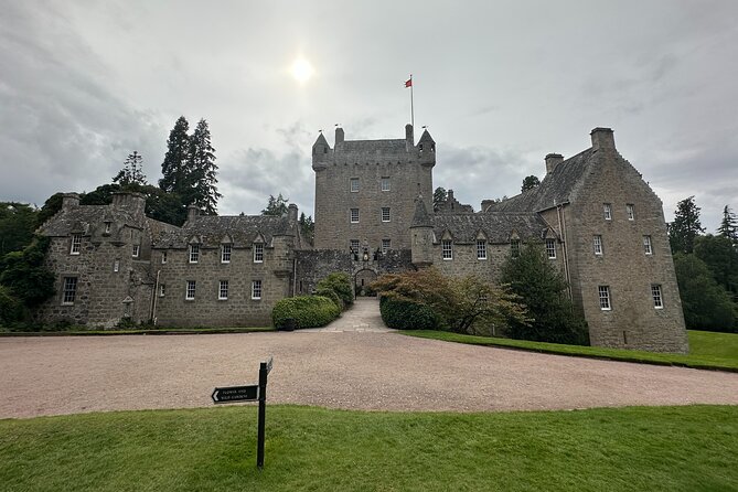Loch Ness Tour: Day Trip to Loch Ness, Outlander Sites and More - Urquhart Castle: The Loch Ness Headland You Came for