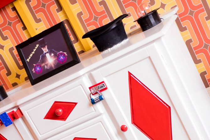 Magicians Heist Private Escape Room in Glasgow - Story Setup: Stealing Gizmo the Great’s Book of Tricks
