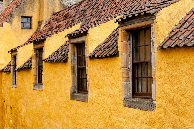 Outlander Adventure Day Tour from Glasgow Including Admissions - Falkland: Spotting Outlander Frames Like Inverness