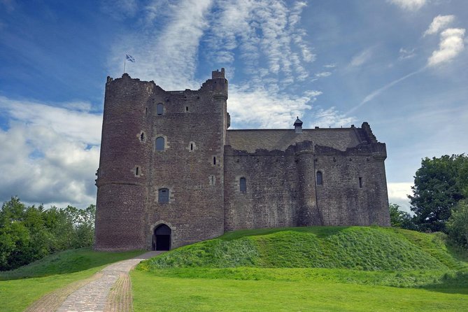 Outlander Day Tour - Stop 2, Midhope Castle: Lallybroch in the Scottish countryside