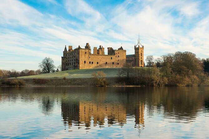 Outlander Filming Locations Day Tour from Edinburgh - Falkland, with an Outlander 1940s Inverness look