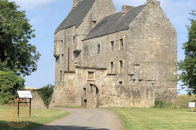 Outlander locations experience, Private Tour in a premium Minivan - Culross Palace and Claire’s herb garden, an indoor feel without the long day