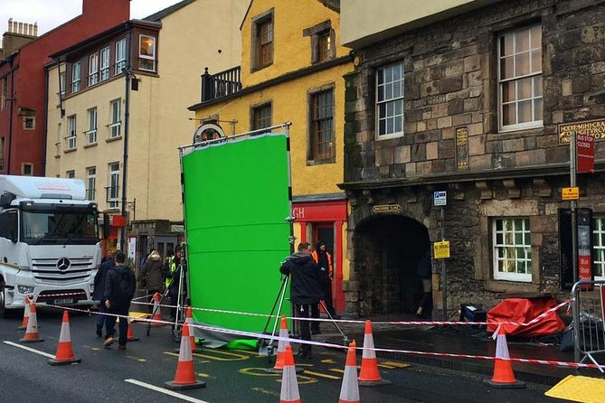 Outlander Walking Tour of Edinburgh's Old Town - John Knox House Museum and the filming close to a reunion street