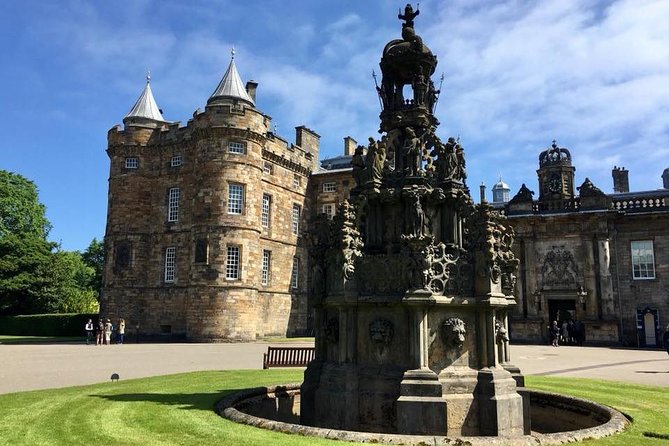 Outlander Walking Tour of Edinburgh's Old Town - Bakehouse Close and the Printshop steps you can actually stand on