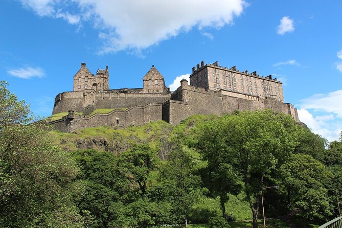 Private 4h Walking Tour in Edinburgh with Edinburgh Castle Tour - Calton Hill viewpoint stop: 15 minutes that sharpen the whole city