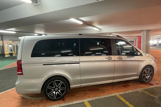 Private Airport Transfer from Edinburgh airport to Glasgow - Meeting your chauffeur at Edinburgh Airport, EH12 9DN