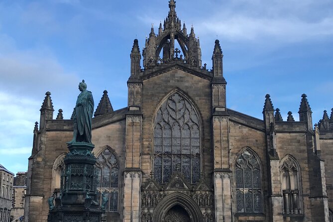 Private Edinburgh City 4-Hour Guided Tour in a black cab LEVC TX - Edinburgh Castle and Calton Hill Views, the Photo Finishing Moves