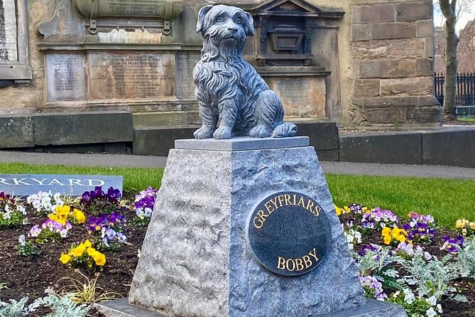 Private Edinburgh City 4-Hour Guided Tour in a black cab LEVC TX - Greyfriars, the Scottish Parliament, and Surgeons Hall Museums