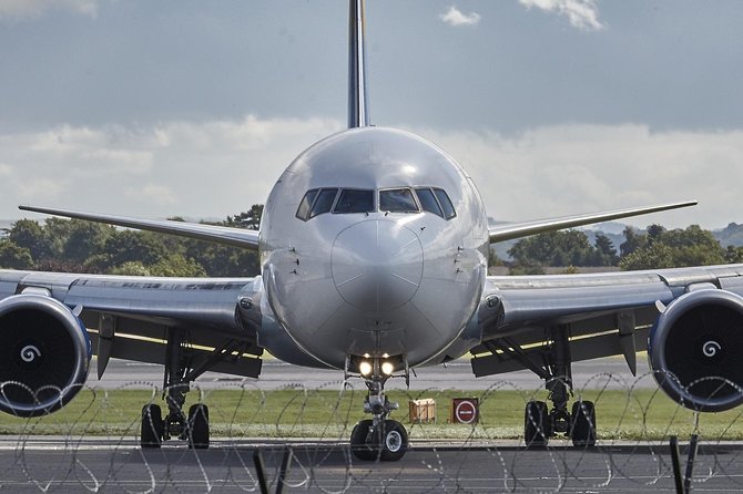 Private Glasgow Departure Transfer: Hotel / Accommodation to Airport - Price and ride time: what $56.36 per person buys you
