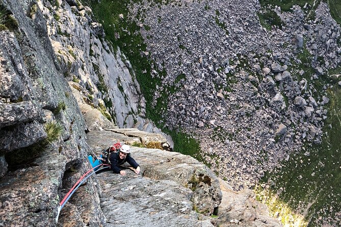 Private Guided Ridge Scrambling Experience in the Cairngorms - On the rock: how your guide keeps you moving and thinking