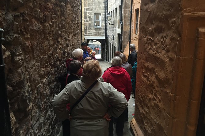 Private Old Edinburgh Tour - Walk in the footsteps of Royals and Rogues! - A 2-hour private route from Greyfriars to South Bridge, paced to fit you