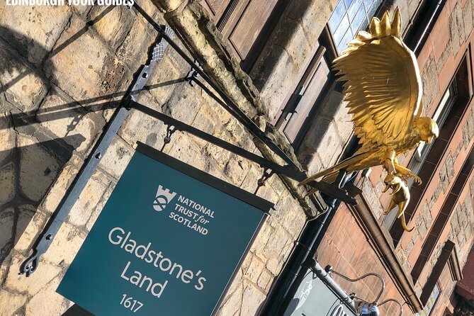 Private Old Town, Edinburgh Walking Tour - Edinburgh Castle views and the oldest-house energy
