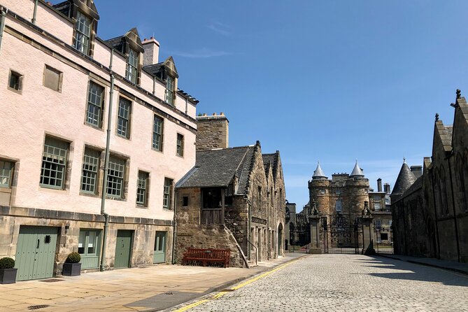 Private Old Town, Edinburgh Walking Tour - “Old house, new use” and how Edinburgh reuses buildings