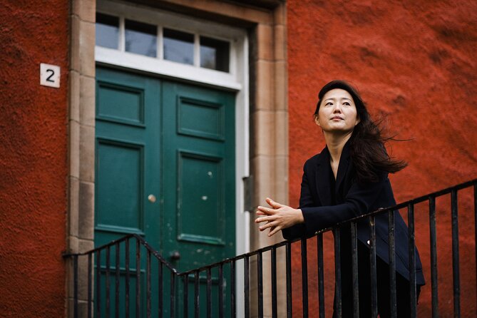 Private Photoshoot in Edinburgh with a Professional Photographer - A private photo shoot in Edinburgh, where you trade selfies for real composition