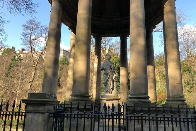 Private Royal Mile Walking Tour - Holyroodhouse and Holyrood Abbey: The Royal Mile Begins Here