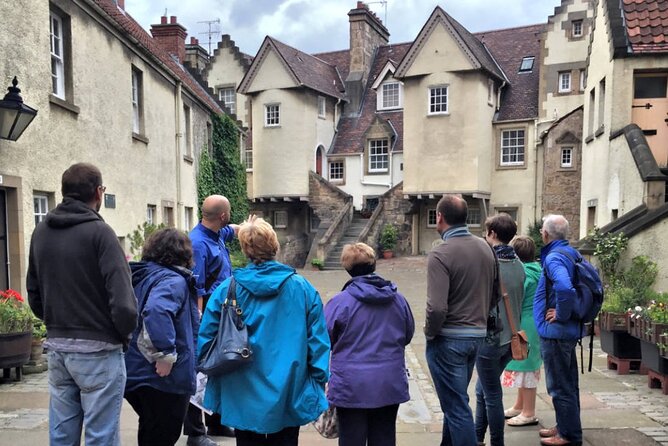 Private Royal Mile walking tour - Discover the history of our most famous street - The Holyroodhouse exterior stop, Mary and Prince Charles in plain view