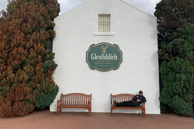 Private Speyside Whisky Tour including 10+ Single Malt Tastings - The big names: Macallan, Glenfiddich, Glenlivet in a single day