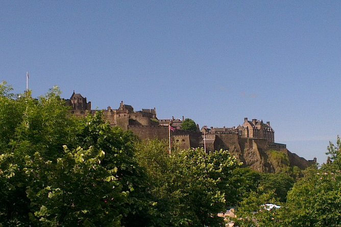 Private Walk: Edinburgh Old Town and New Town - The transition to New Town: Georgian order, open space, and big-name legacies
