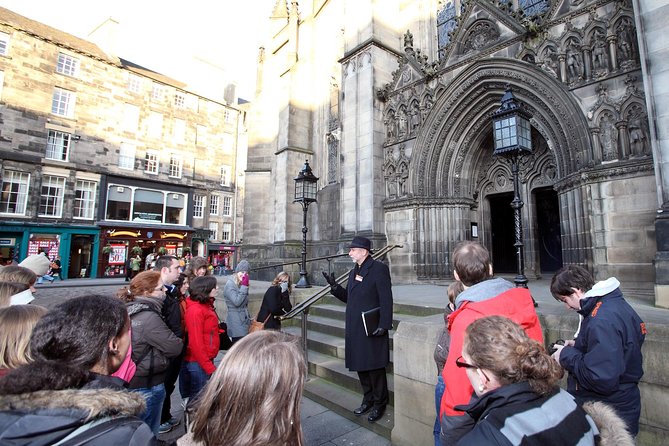 Royal Mile and Edinburgh Castle - Small Group Walking Tour - Royal Mile storytelling: Stopping for the named places that anchor the walk