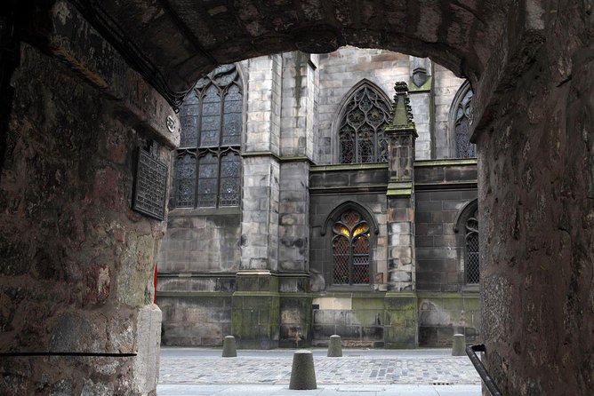 Royal Mile and Edinburgh Castle - Small Group Walking Tour - Castlehill to Edinburgh Castle: skip the line, then get oriented