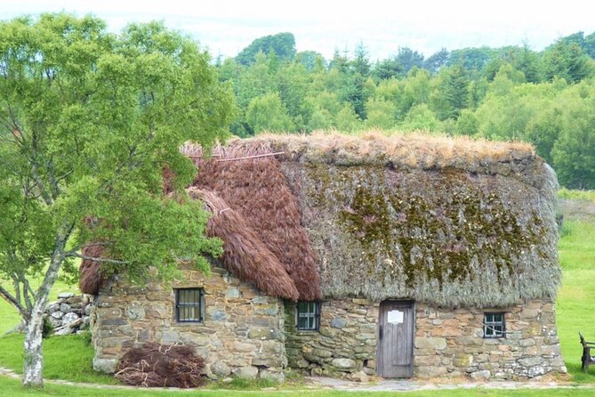 Secret Loch Ness, Inverness Castle visit, Culloden, Clava Cairns - Inverness Castle Experience: the red towers and Flora MacDonald outside