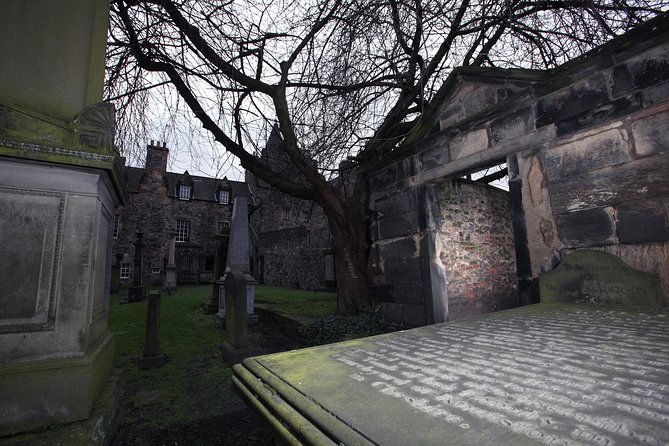 Small Group Edinburgh Underground Vaults & Graveyard Ghost Tour - Small Group Size, Guide Performance, and Why It Feels Like You’re Included