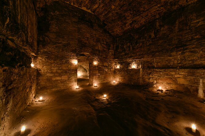 Small Group Ghost Tour incl. Underground Vaults & free drink in Megget's Cellar - Old Town closes and wynds: witchcraft, torture, and restless spirits