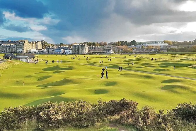 St. Andrews & The Old Course Private Day Tour from Edinburgh - Old Course guided walk: the 1st, 17th, and 18th holes you will remember