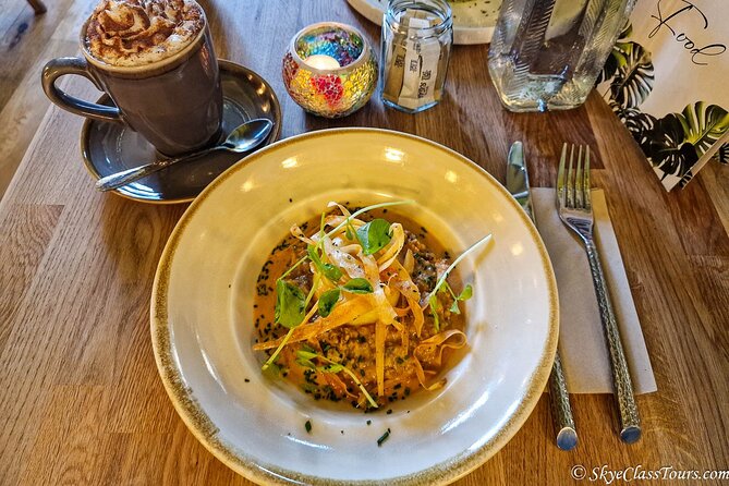 Tailored Premium Edinburgh Food Tour with Highest Quality Dishes - Royal Mile highlights: quick landmark time between bites