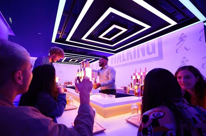 The Johnnie Walker Experience in Edinburgh - Immersion and comfort: flashing lights and sensory moments