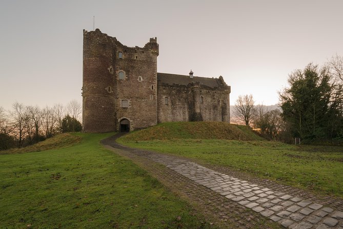 The Outlander 1 Day Experience - Culross and Cranesmuir: The Mercat Cross Details You Will Spot Once Someone Points Them Out