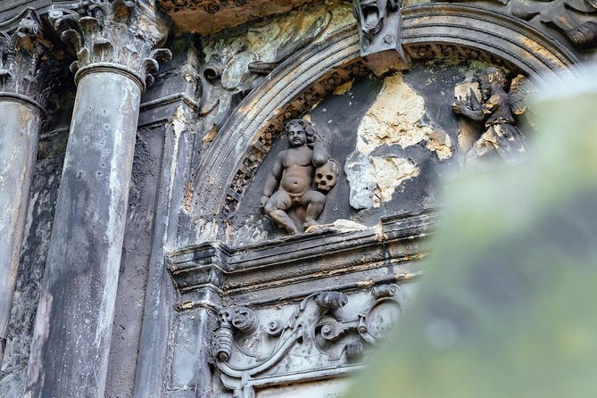 Treasures of Edinburgh: Ghosts, Myths & Legends Private Tour - Robert Fergusson Statue: adding the poetry layer to the spooky mood