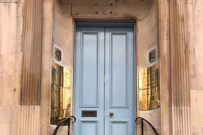 Walking Tour of Glasgow - Actor-Guides, Group Size, and Pacing in Two Hours