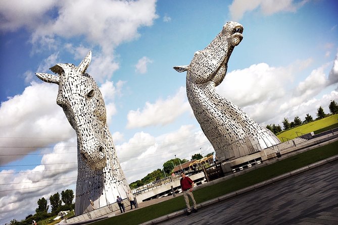 Warriors & Wilderness: Braveheart & Stirlingshire Day Trip - The Kelpies and The Helix: a free 30-meter photo moment